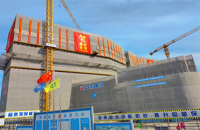 2024年10月30日，尊龙时凯三建上海新华泰医院项目主体封顶。